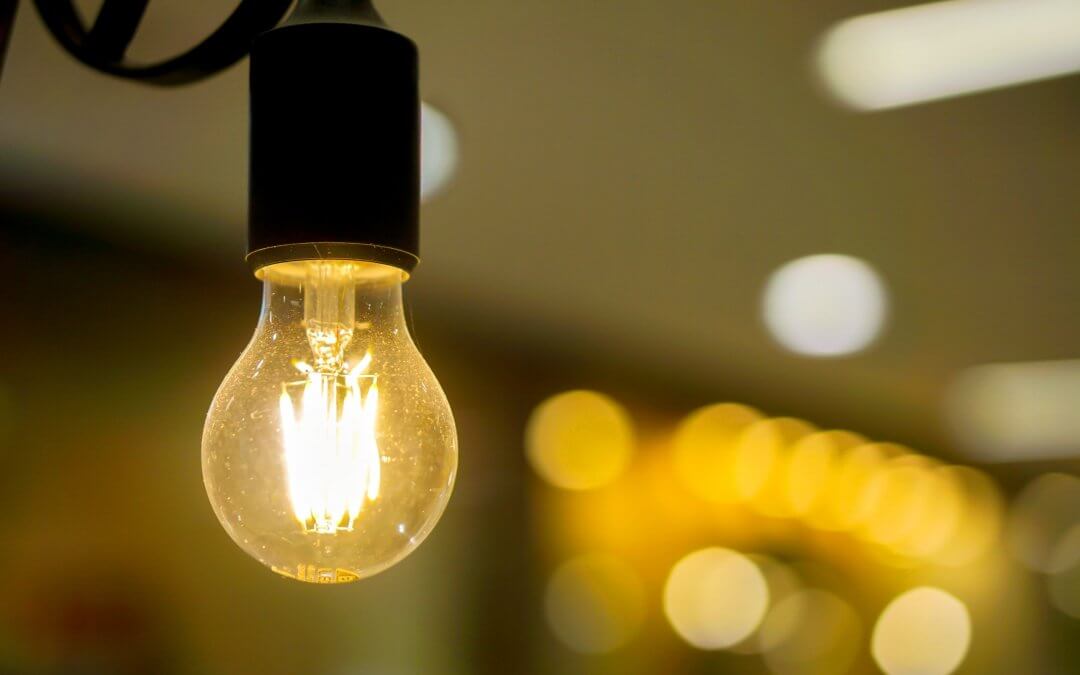 Contas de luz terão bandeira verde em fevereiro, sem taxa extra, diz Aneel